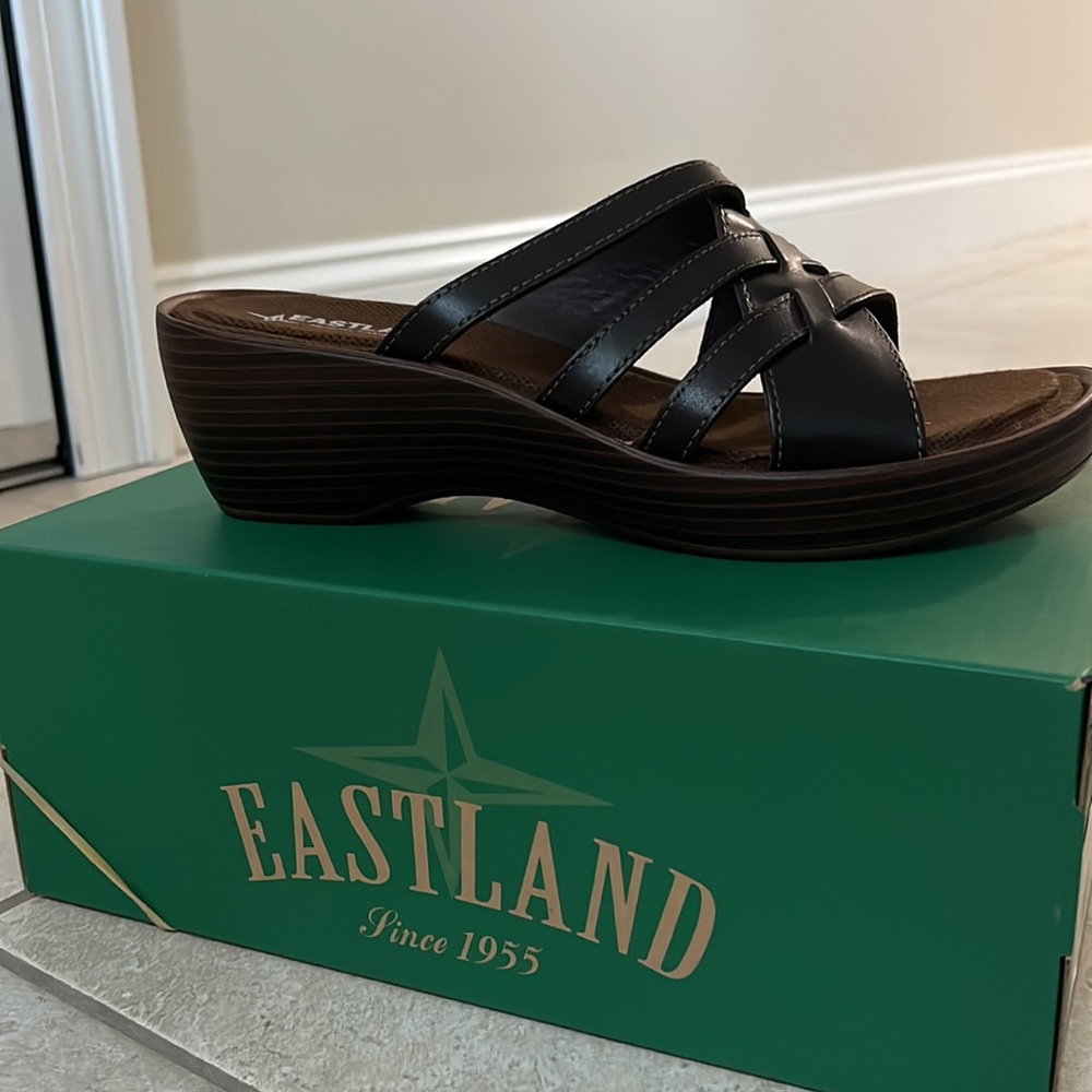 Eastland memory foam women’s sandals